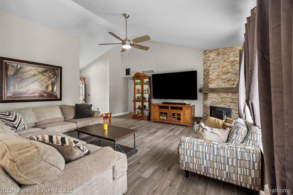 47697 BARCLAY Court, Shelby Twp, MI 48317 — Photo 11