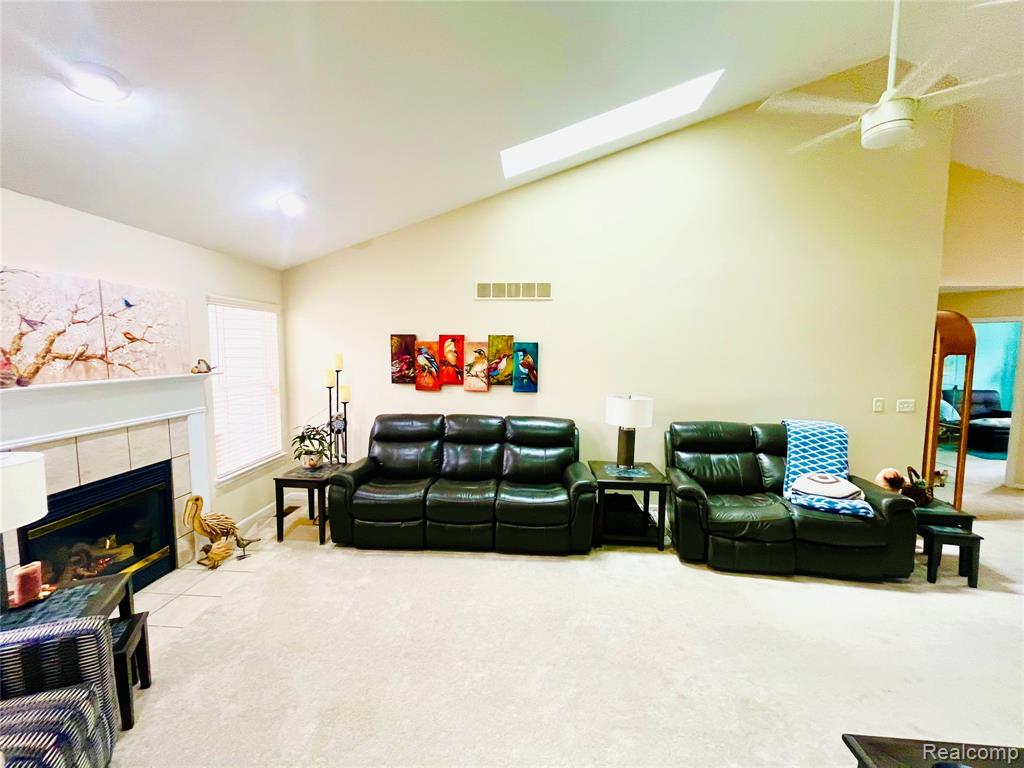 828 Woodhaven Drive, Commerce Twp, MI 48390 — Photo 6