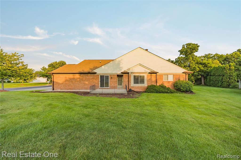 20640 Palm Meadow Drive, Clinton Twp, MI 48036