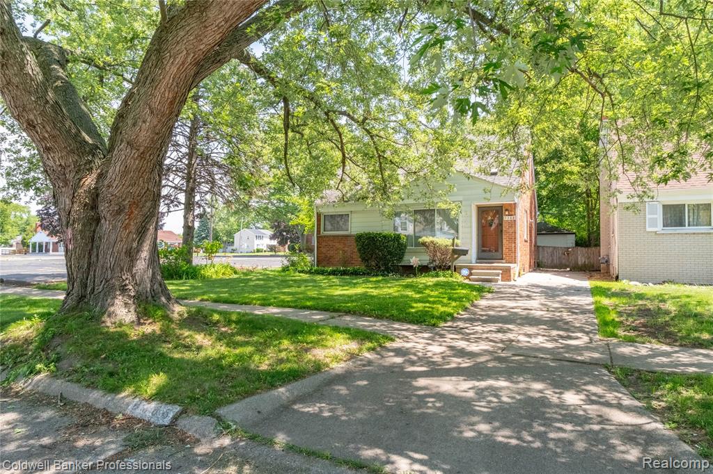 9388 Salem, Redford, MI 48239 — Photo 26