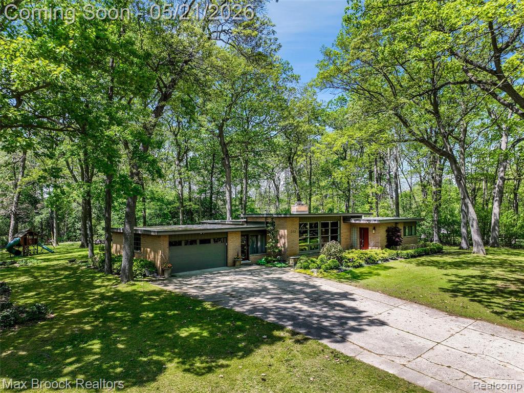 255 N Berkshire Road, Bloomfield Hills, MI 48302 — Photo 2