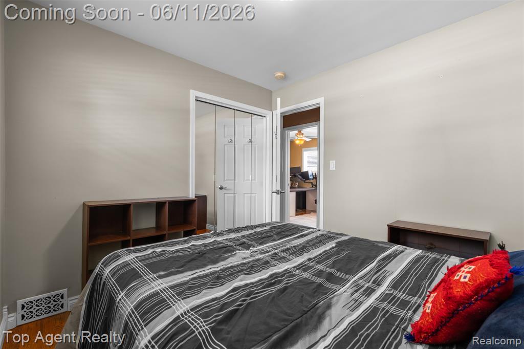 8908 Birkhill Drive, Sterling Heights, MI 48314 — Photo 17