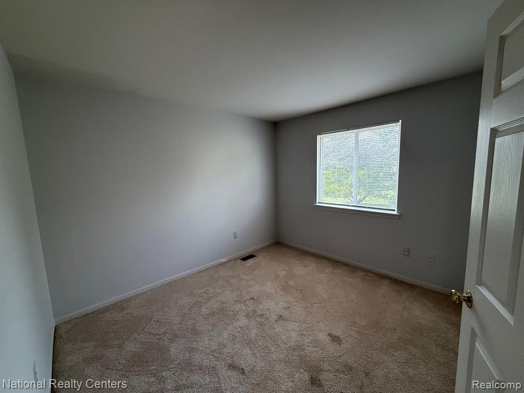41506 GREENSPIRE Drive, Clinton Twp, MI 48038 — Photo 16