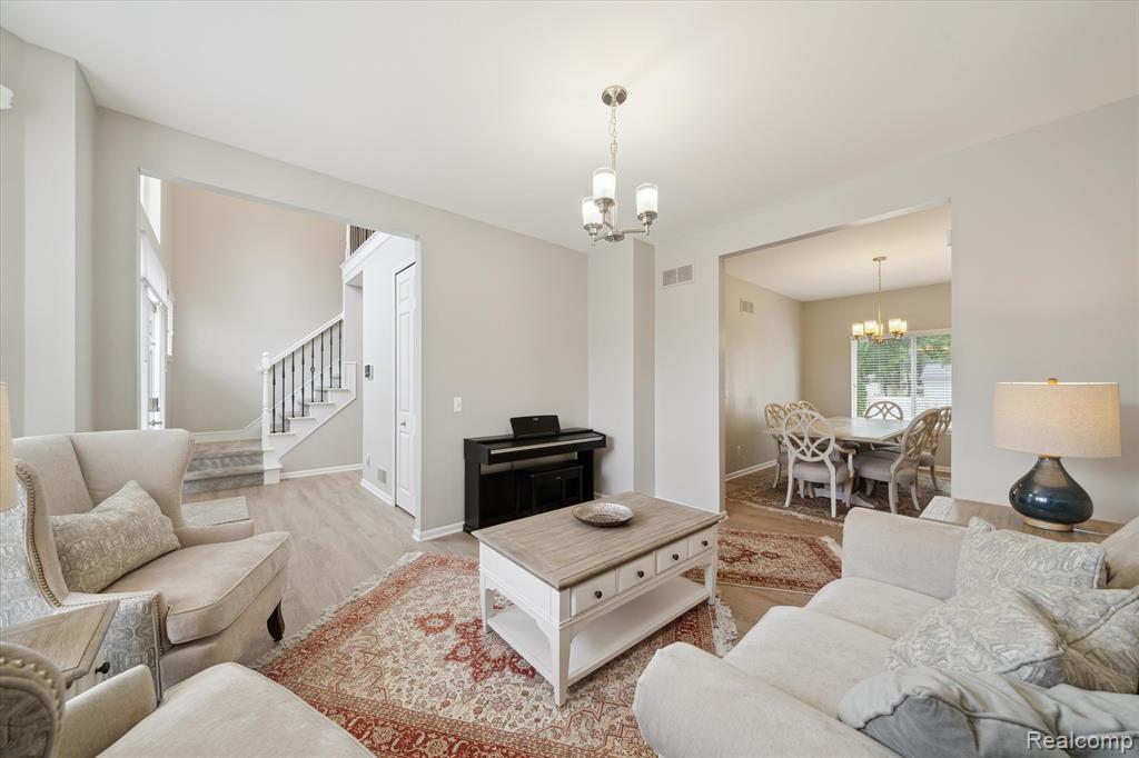 4976 Saddle Brook Court, Troy, MI 48085 — Photo 9