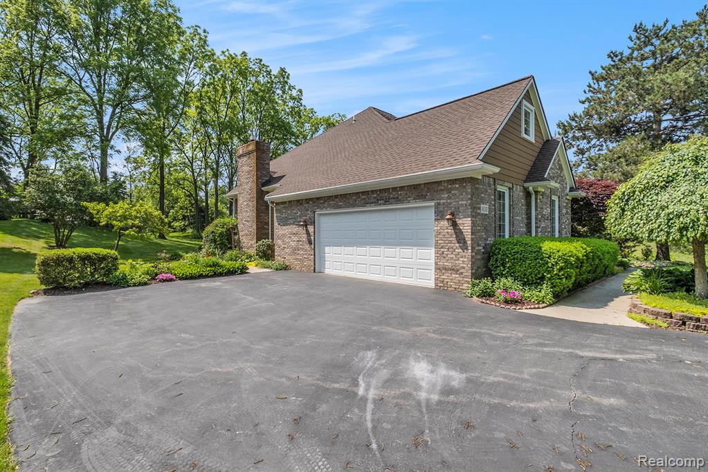 4118 Pinehurst Drive, Howell, MI 48843 — Photo 32