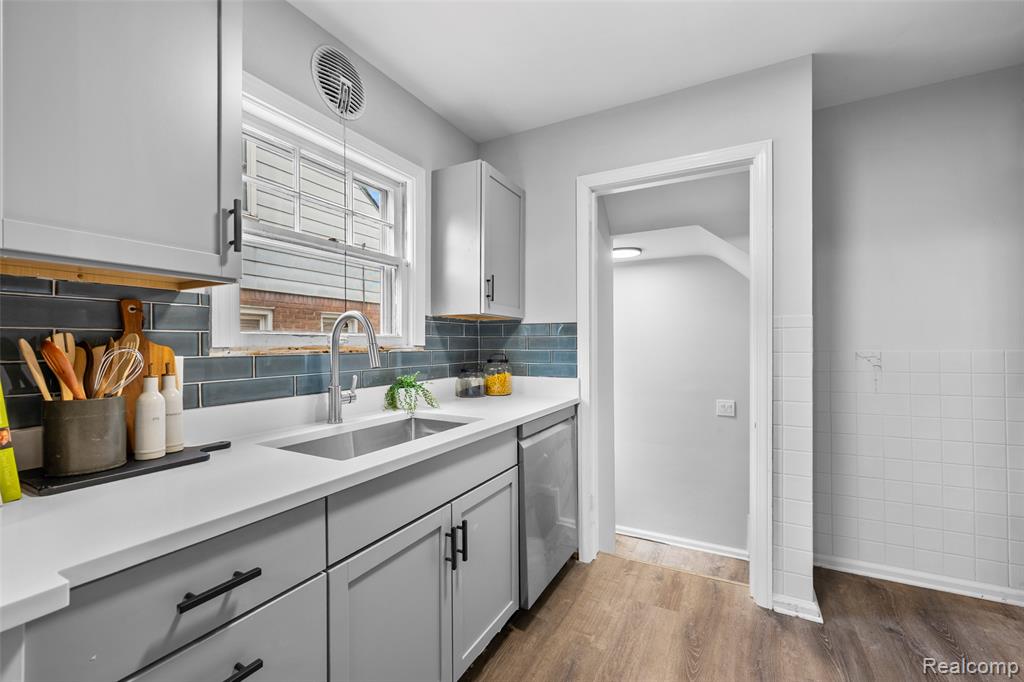 414 Aqua Court, Royal Oak, MI 48073 — Photo 14