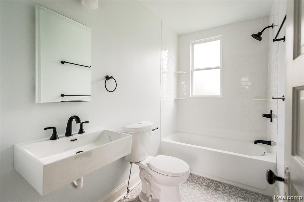 2431 PARKER Street, Detroit, MI 48214 — Photo 14