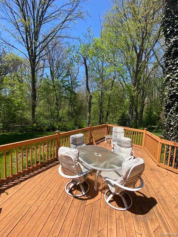 6643 GUILDFORD Drive, Shelby Twp, MI 48316 — Photo 5