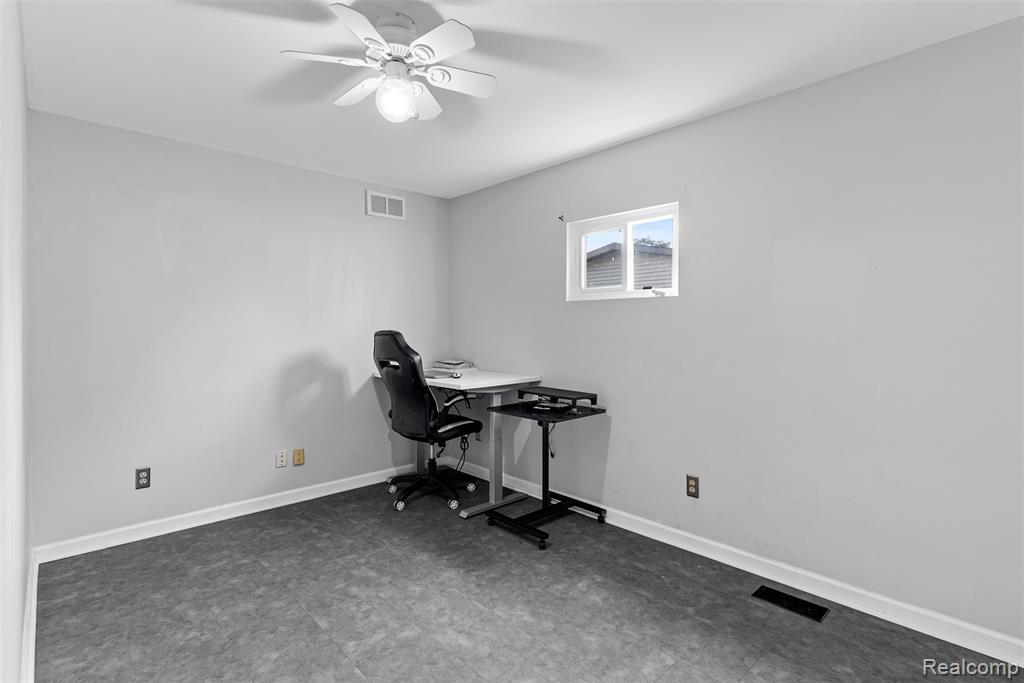 4303 Pratt Avenue, Grand Blanc, MI 48439 — Photo 21
