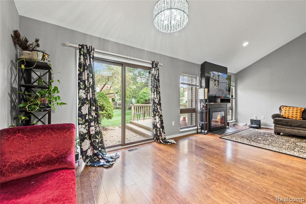 586 Ashley Circle, Rochester Hills, MI 48307 — Photo 13