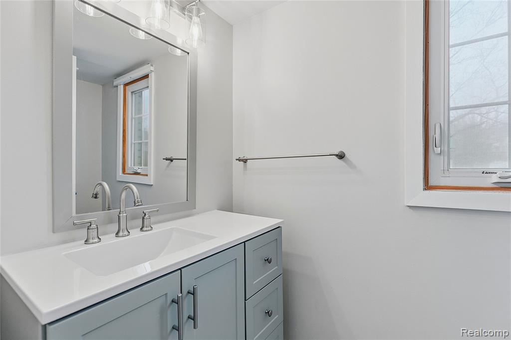 5119 Greenbriar Drive, West Bloomfield, MI 48323 — Photo 17