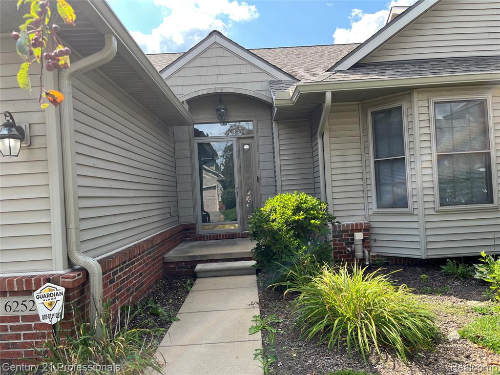 6252 Northridge Hills Drive, 66, Brighton, MI 48116 — Photo 2
