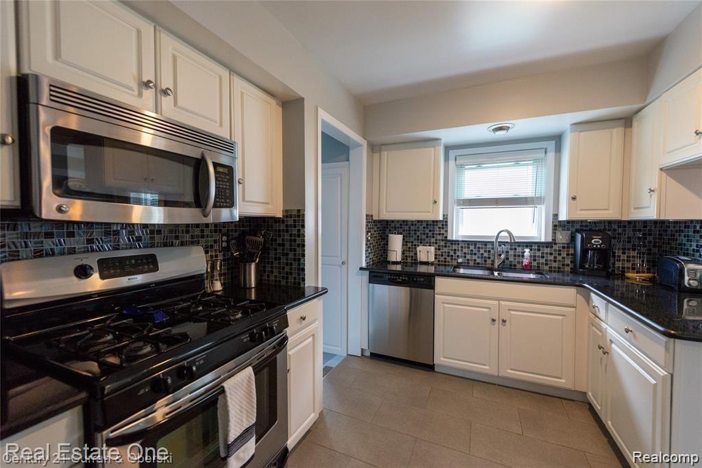 710 N VERMONT Avenue, Royal Oak, MI 48067 — Photo 11