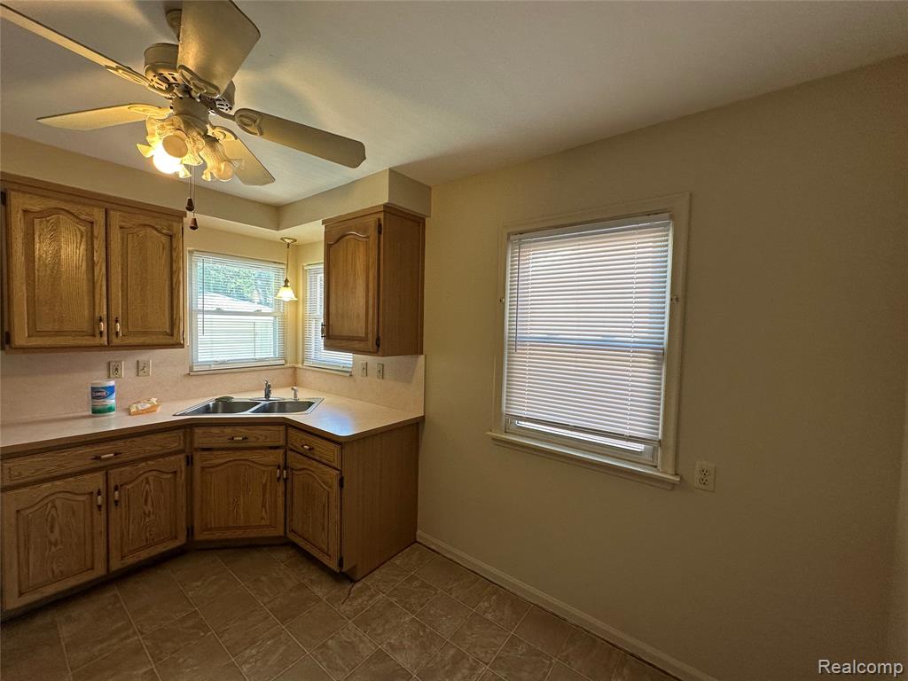 8981 Leverne, Redford, MI 48239 — Photo 14