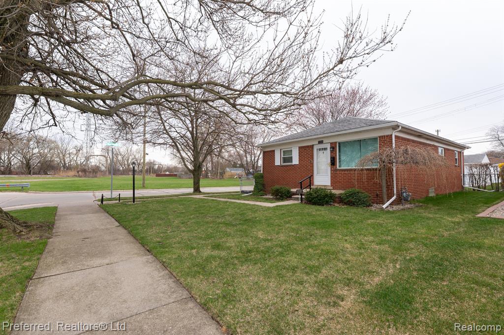 7252 LUANA Avenue, Allen Park, MI 48101 — Photo 2