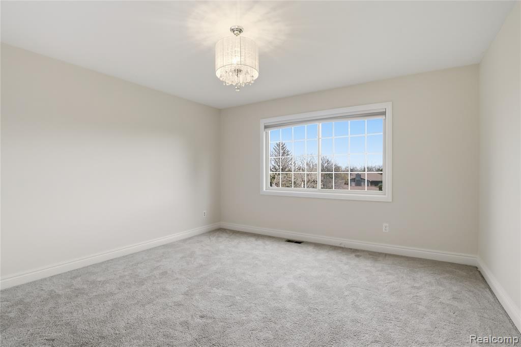 2084 Wabeek Hill Court, Bloomfield Hills, MI 48302 — Photo 41
