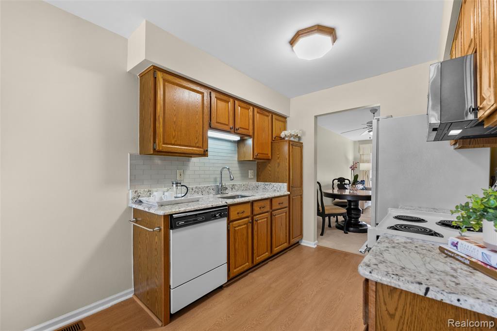 985 Wexford Way, 34, Rochester Hills, MI 48307 — Photo 13