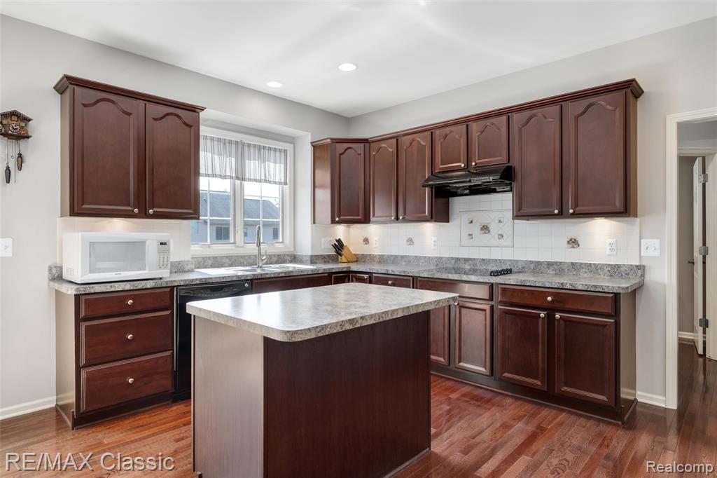 45273 Jacob Drive, Novi, MI — Photo 13