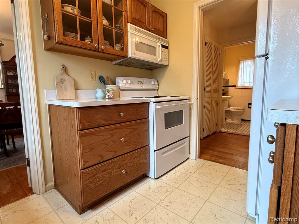 9900 Cranston Street, Livonia, MI 48150 — Photo 11