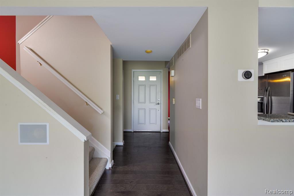 5762 DRAKE HOLLOW Drive W, West Bloomfield, MI — Photo 3