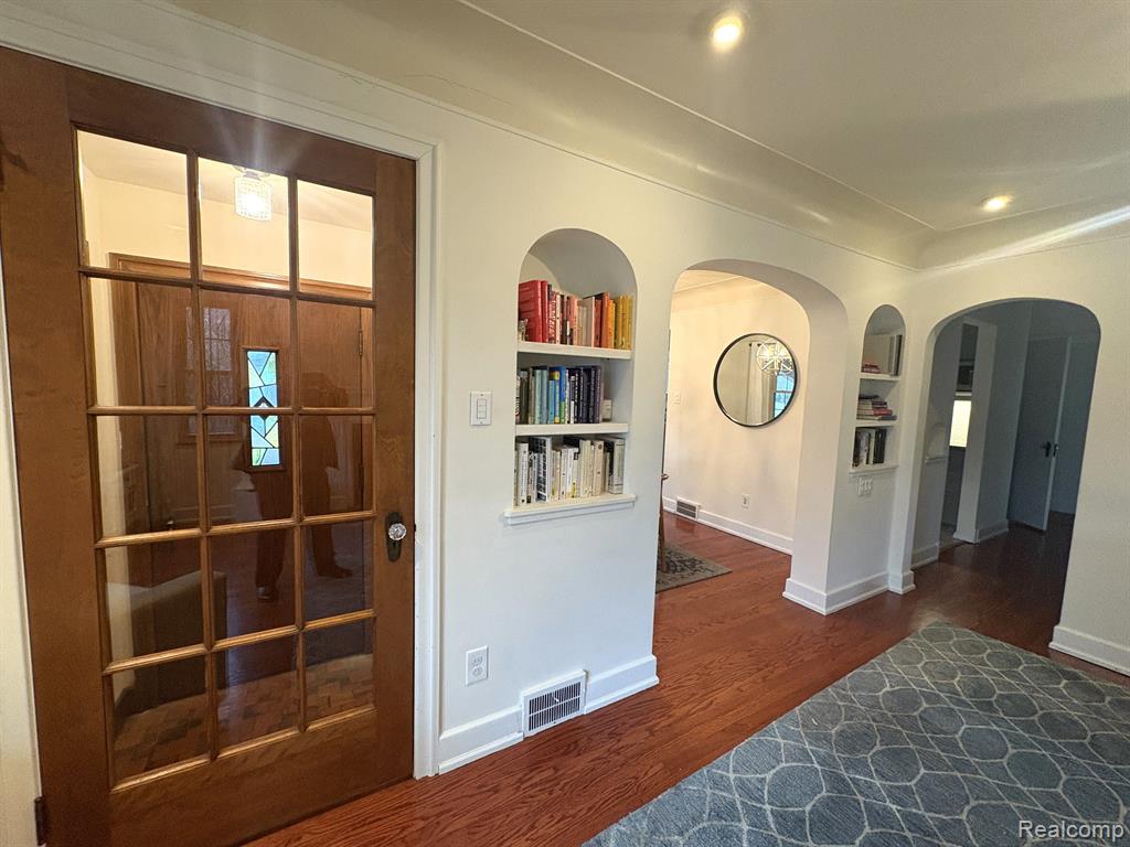 409 Belanger Street, Grosse Pointe Farms, MI 48326 — Photo 5