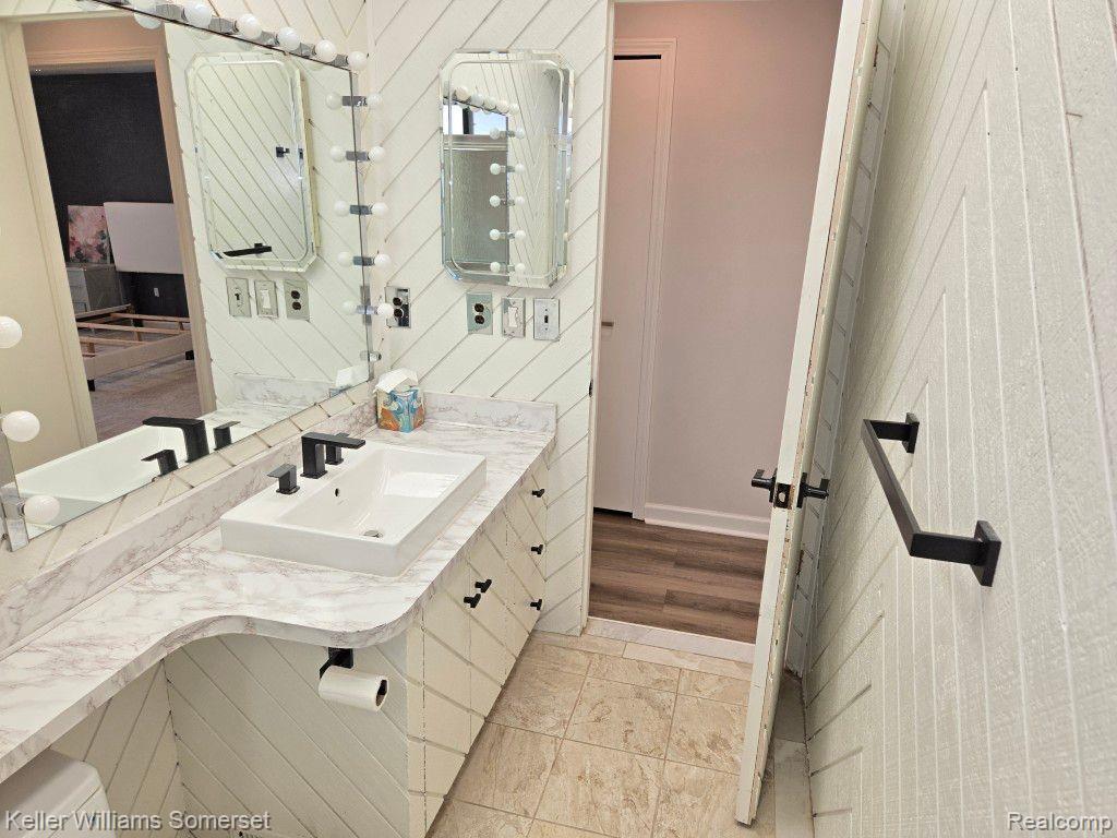 5568 PATTERSON Drive, Troy, MI 48085 — Photo 17