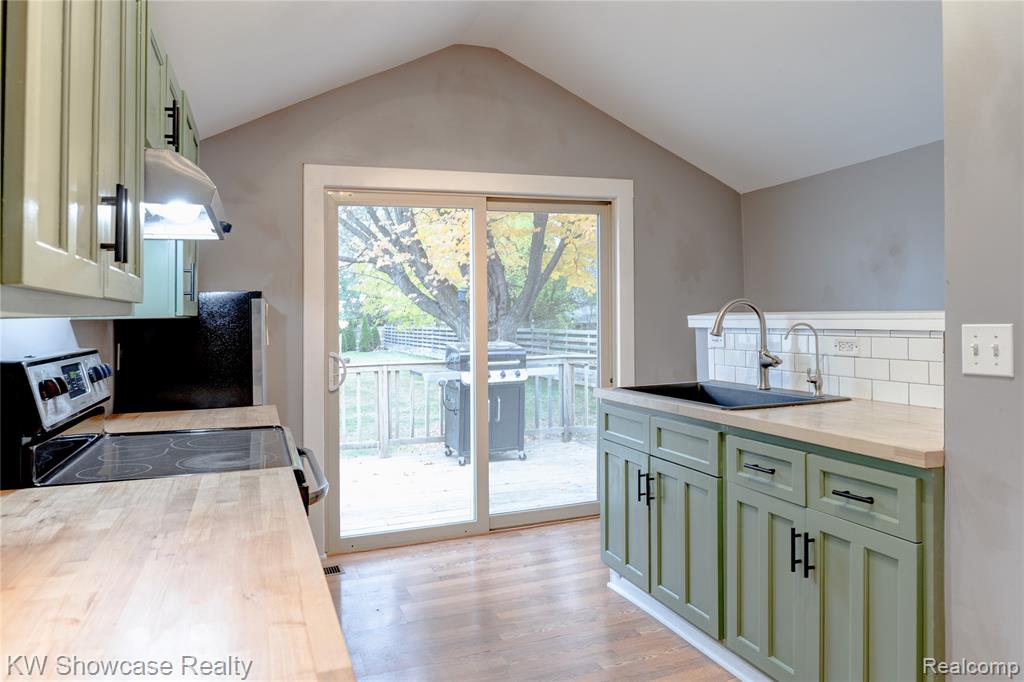 608 S Adelaide Street, Fenton, MI 48430 — Photo 14