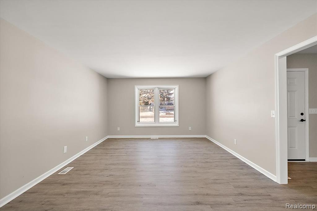 927 Alan Drive, Lake Orion, MI 48362 — Photo 10