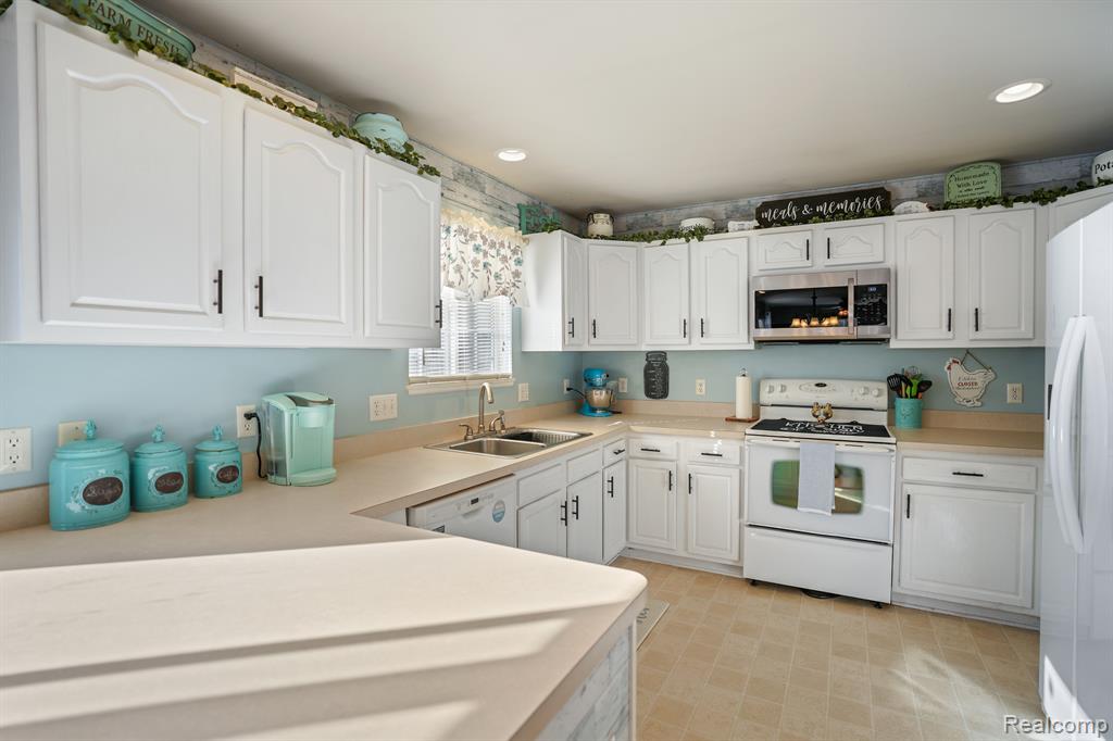 5124 HICKORY Trail, Grand Blanc, MI 48439 — Photo 5