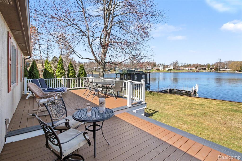 11591 PLEASANT VIEW Drive, Pinckney, MI 48169 — Photo 10