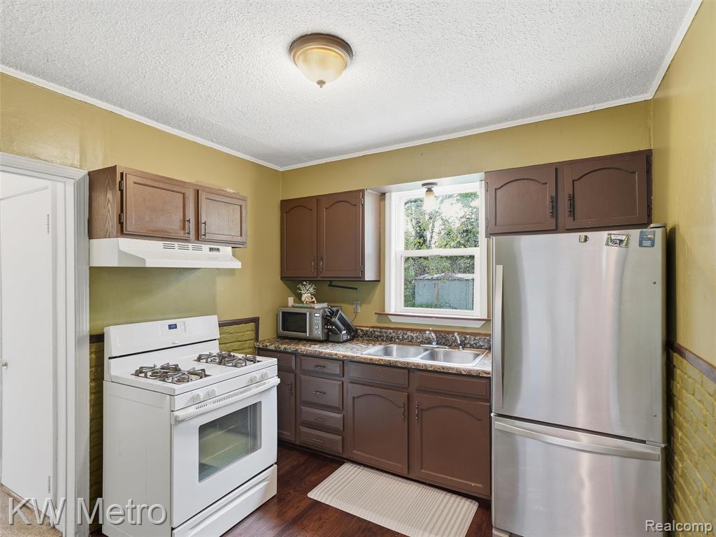 612 S Winding Drive, Waterford, MI 48328 — Photo 5