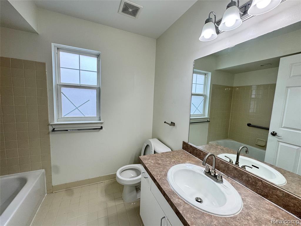 5472 Pine Aires Drive, Sterling Heights, MI 48314 — Photo 18