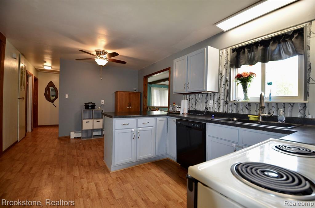 10083 HEGEL Road, Goodrich Vlg, MI — Photo 10