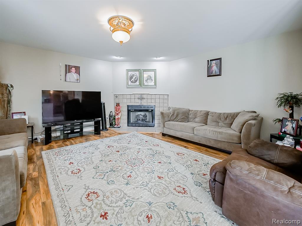 48199 Lafayette Drive, Macomb, MI 48044 — Photo 17