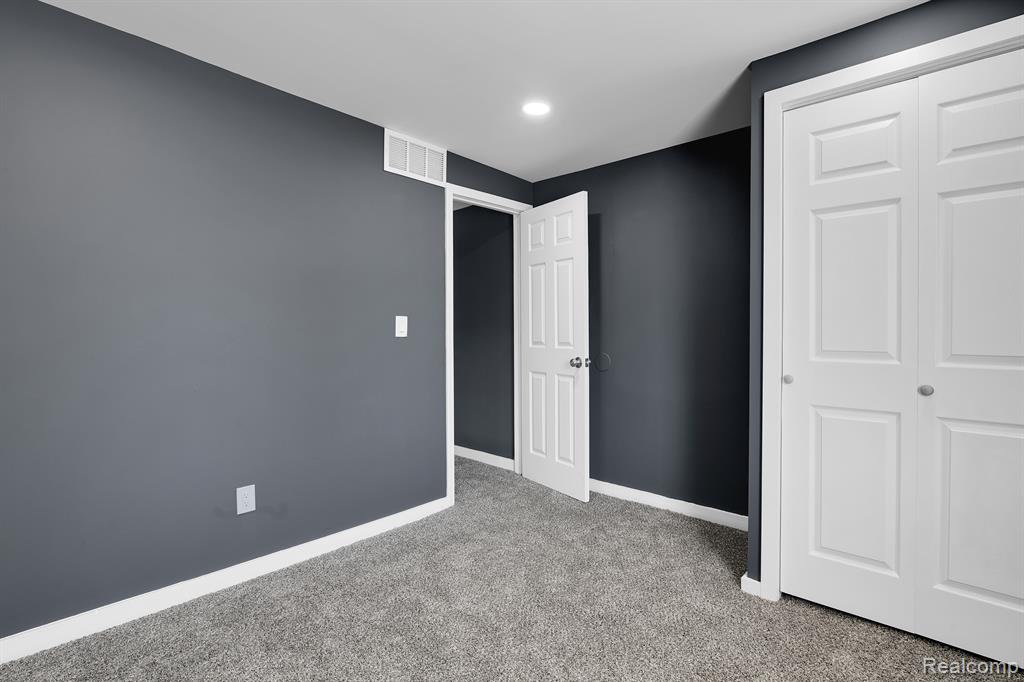 53 OAKHILL Street, Pontiac, MI 48342 — Photo 13