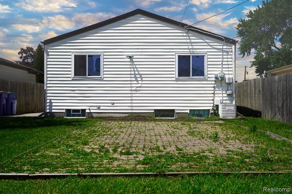 32100 Ruehle Avenue, Warren, MI 48093 — Photo 5