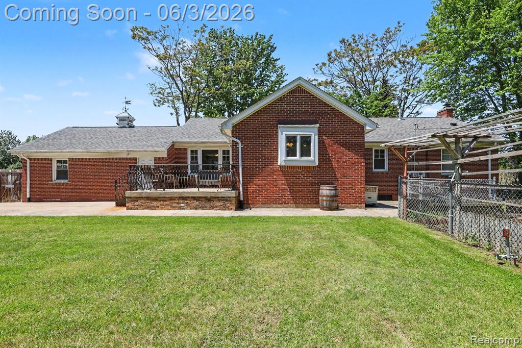 46430 Schoenherr Road, Utica, MI 48315 — Photo 8
