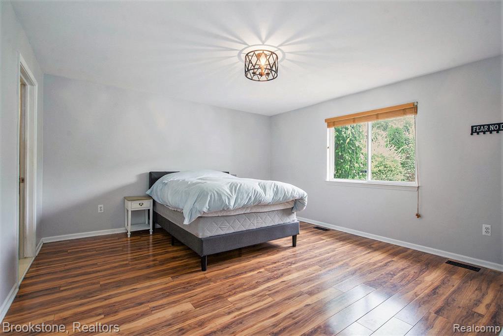 7673 PAINT CREEK Drive, Ypsilanti, MI 48197 — Photo 12