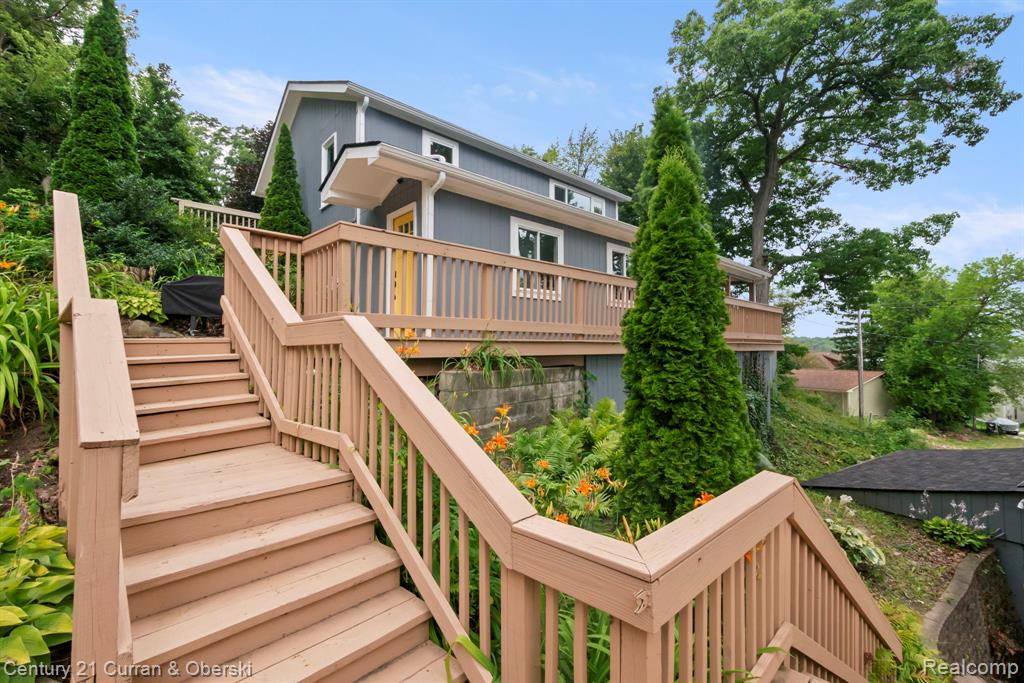 10492 Lake Shore Drive, Fenton, MI 48430