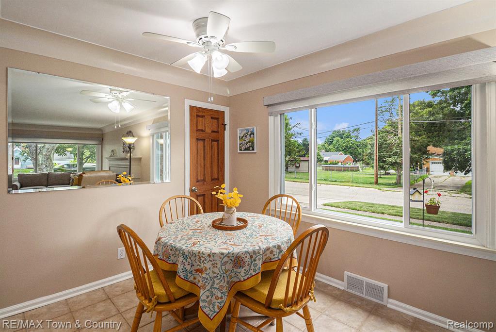 407 N McKinley Road, Flushing, MI 48433 — Photo 6
