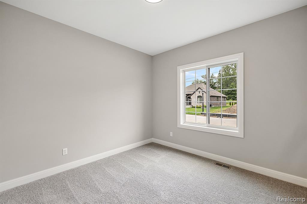 55308 HANFORD Court, Utica, MI 48316 — Photo 31