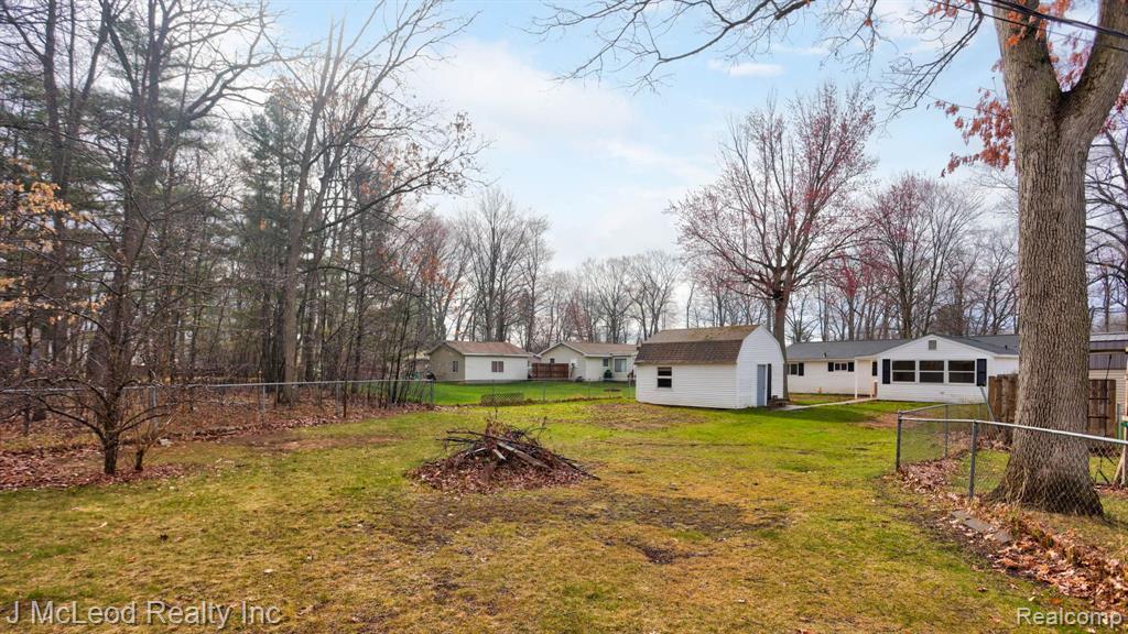 215 ARROWHEAD Drive, Prudenville, MI 48651 — Photo 33