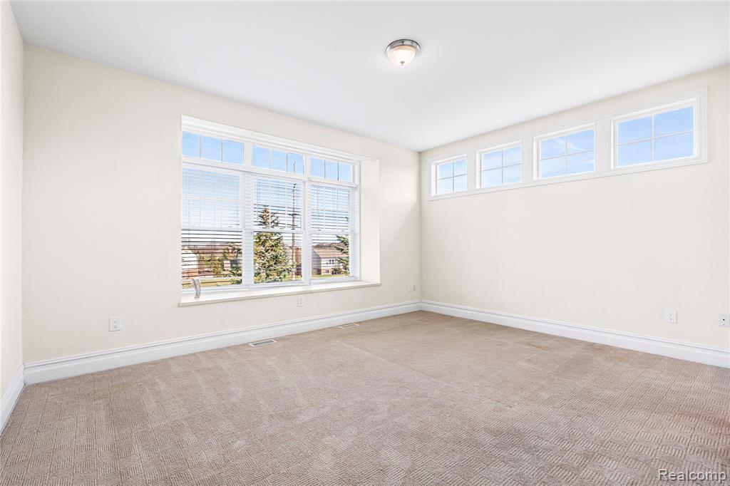 4489 Cedarhill Court, Auburn Hills, MI 48326 — Photo 20