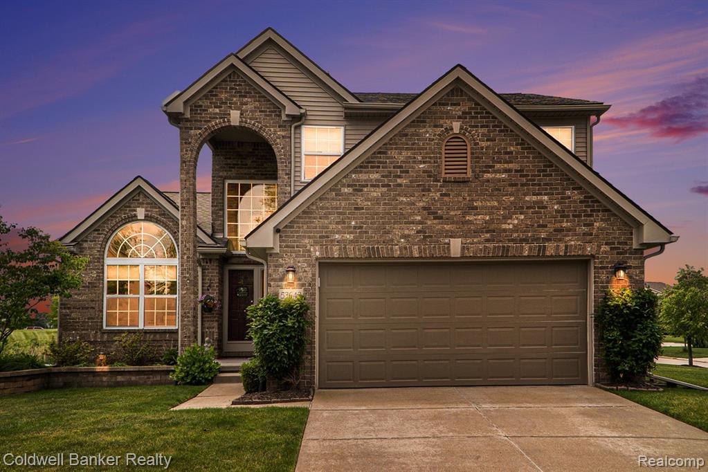 53643 VALLEYWOOD Drive, South Lyon, MI 48178 — Photo 2