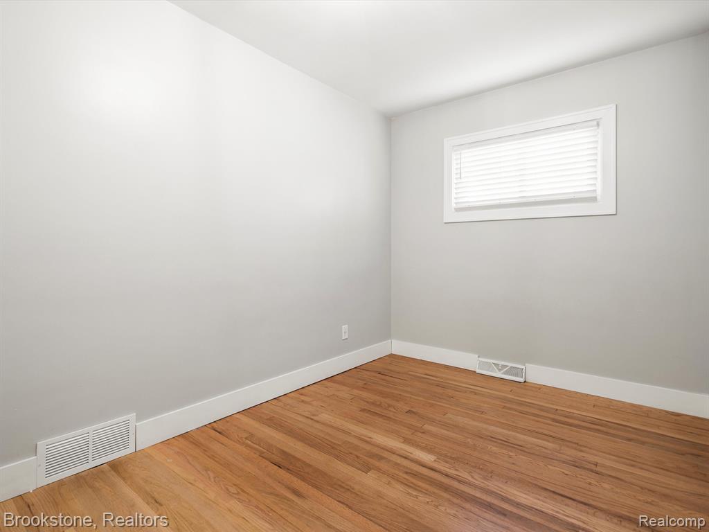 52421 WASHINGTON Street, New Baltimore, MI 48047 — Photo 13