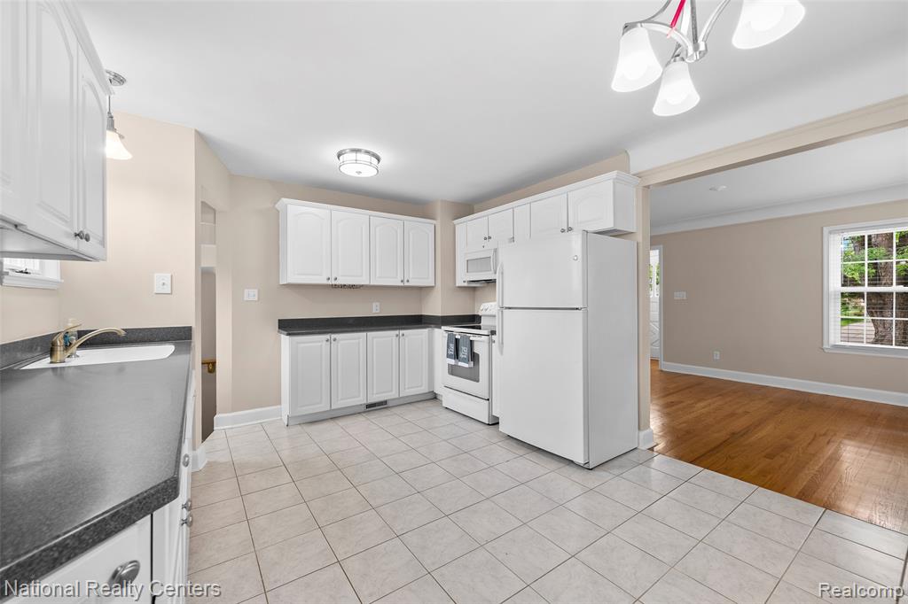 9924 Arden Street, Livonia, MI 48150 — Photo 15