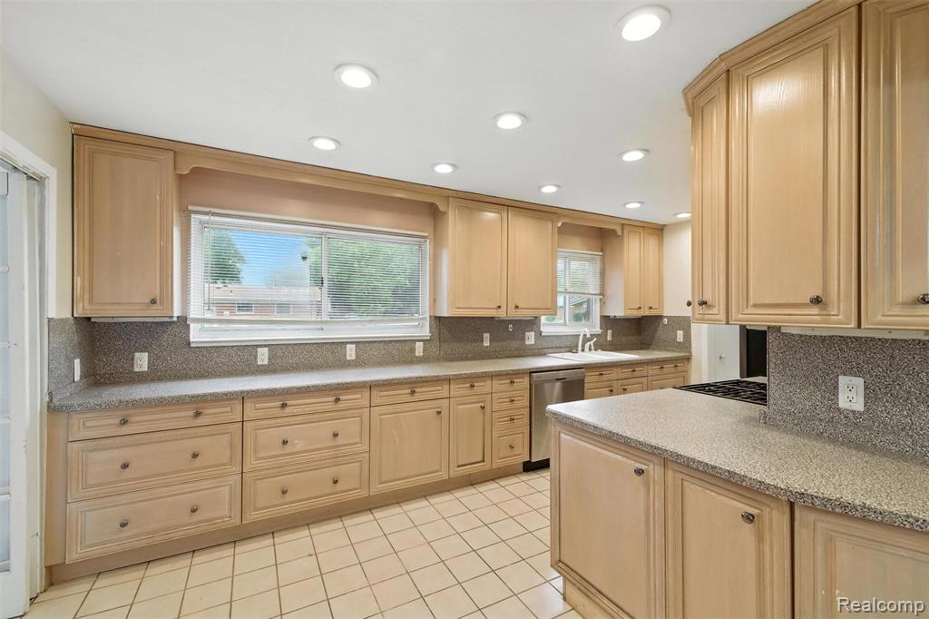 4108 Harding Street, Dearborn Heights, MI 48125 — Photo 6
