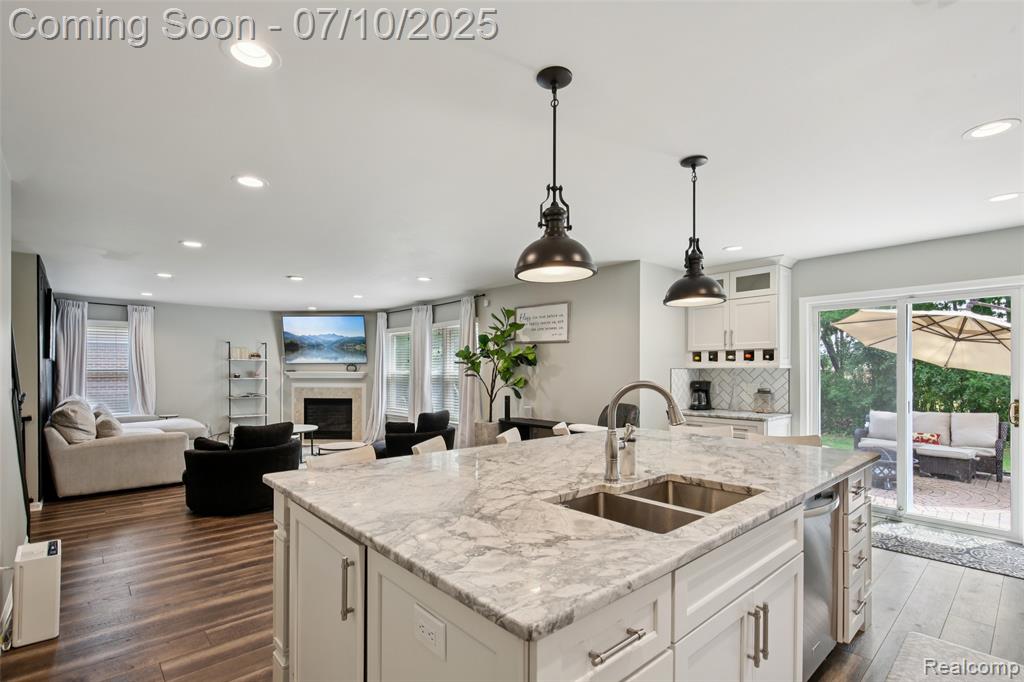 46533 Woodside Drive, Canton, MI 48187 — Photo 10