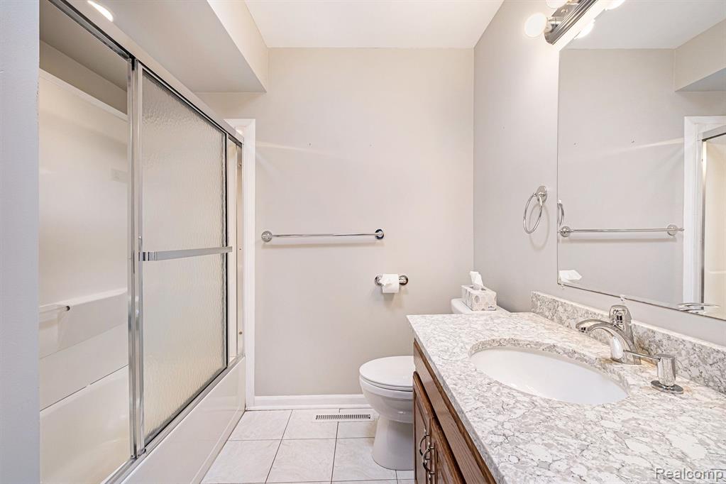 5537 VASSAR Road, Grand Blanc, MI 48439 — Photo 17