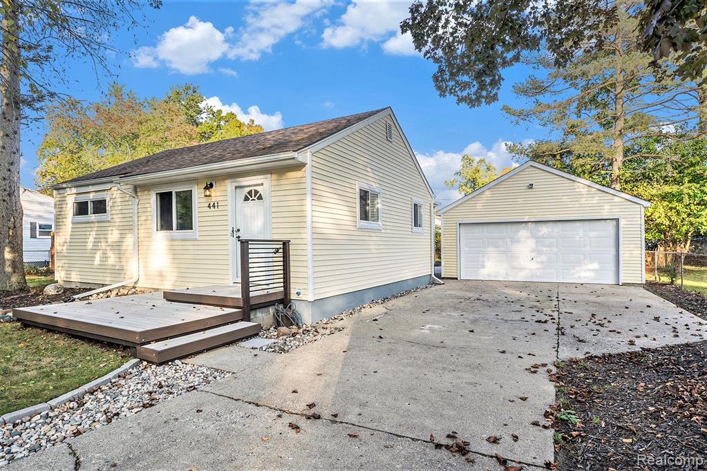 441 CLAYBURN Boulevard, Waterford, MI 48327 — Photo 27
